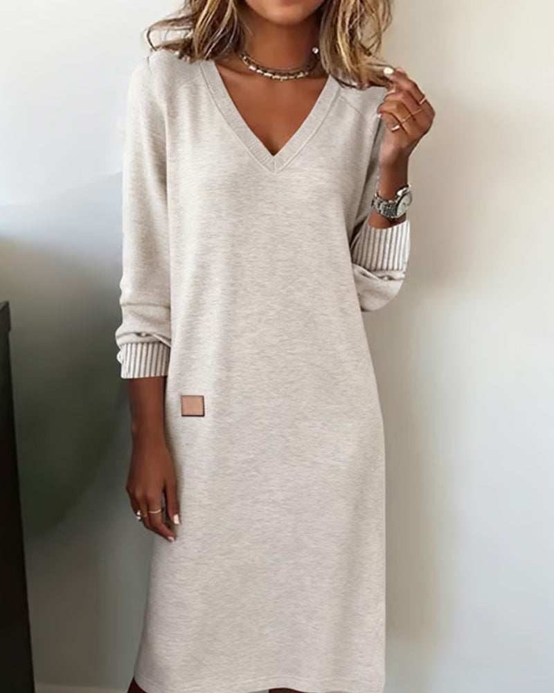 Evelisse - Knitted V-Neck Midi Dress