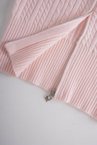 Close-up texture of the fur trim strawberry milk cable knit cardigan (pink)