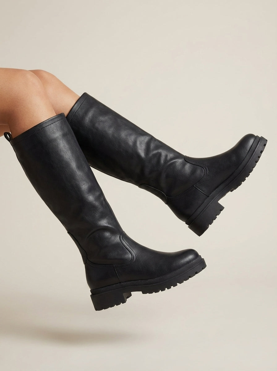 Detail of the anetta | black knee-high lug-sole boots