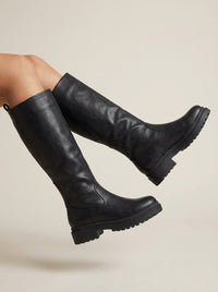 Detail of the anetta | black knee-high lug-sole boots