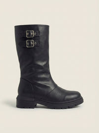 Detail of the olaya | mid-calf boots with buckles