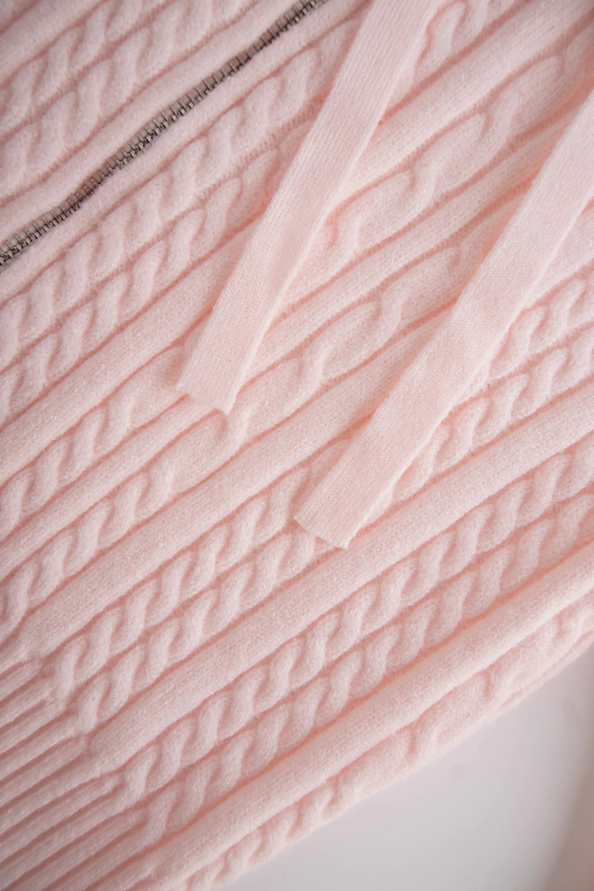 Sleeve and cuff detail on the fur trim strawberry milk cable knit cardigan (pink)