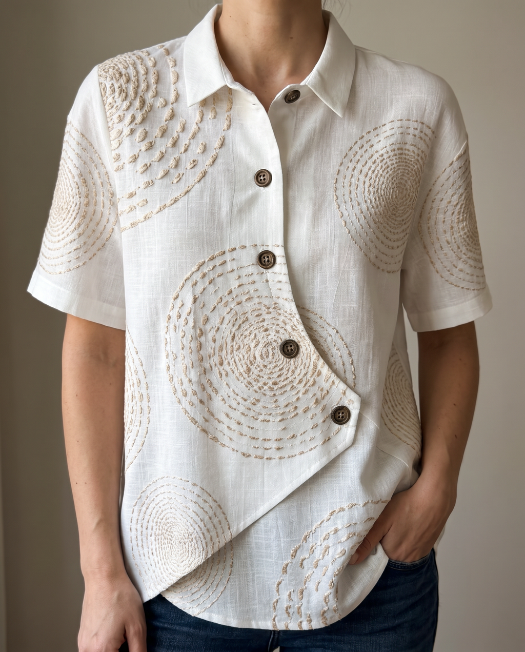 Lightweight Linen Shirt, close-up of the linen weave and wooden buttons