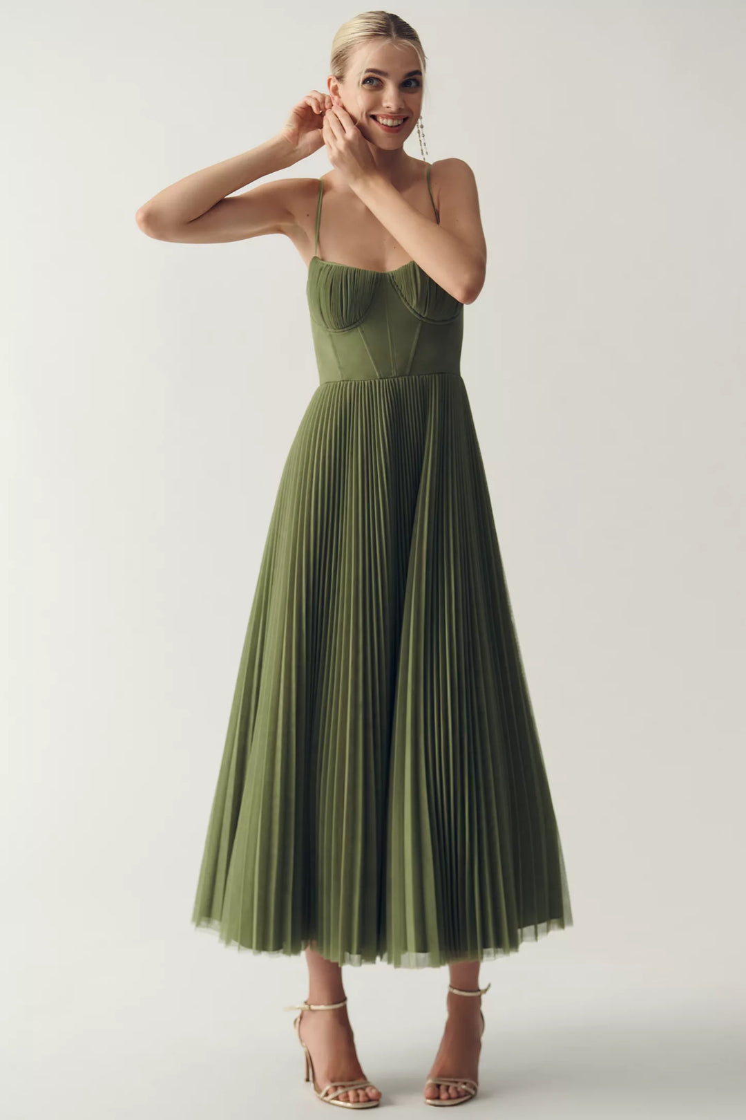 Olivia - Open-Back Dress