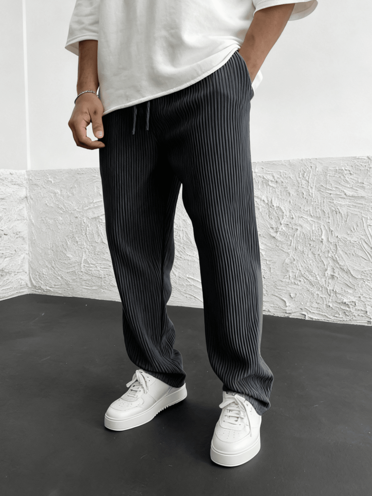 Detail of the relaxed heavyweight knit wide-leg pants | baggy stretch-waist fit